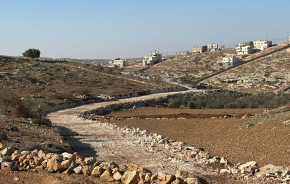 طواقم البلدية تواصل أعمال شق الطرق