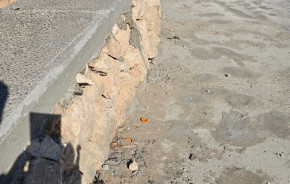 البلدية تنهي أعمال صب باطون على سلاسل حجرية بخلة انياص