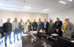 رئيس البلدية يعرض على وزير الحكم المحلي احتياجات البلدة