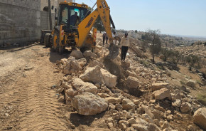 استمرار العمل في إعادة تأهيل شارع خلة رافات