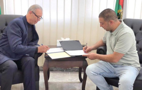 البلدية توقع اتفاقية توريد مضخة مياه في رافات