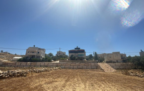 الاستلام الأولي لمشروع مرابيع حجرية لعدة مناطق في البلدة بتمويل ذاتي من البلدية