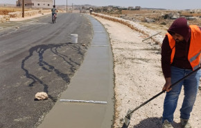 البلدية تنهي أعمال أكتاف الطرق في شارع خلة نياص