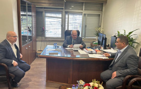 بلدية السموع تبحث احتياجاتها التنموية مع وزير الحكم المحلي