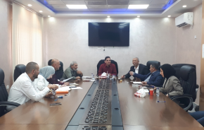 اجتماع لجنة العطاءات والمشتريات مع الدوائر المعنية