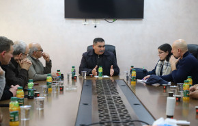 البلدية تستقبل وفدًا من  UNDP و الممثلية الهولندية وسلطة المياه لمتابعة مشروع (البئر الارتوازي) في السموع