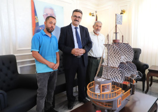 رئيس البلدية يستقبل المهنئين بتوليه منصبه ويناقش آفاقًا للتعاون المستقبلي
