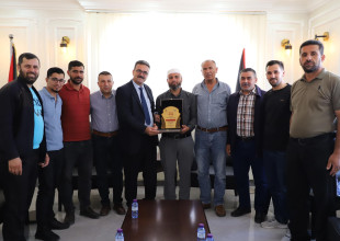 رئيس البلدية يستقبل المهنئين بتوليه منصبه ويناقش آفاقًا للتعاون المستقبلي