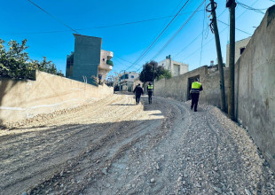 استمرار العمل في مشروع تأهيل طرق داخلية في السموع بتمويل صندوق تطوير واقراض الهيئات المحلية.