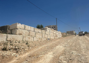 الاستلام الأولي لمشروع مرابيع حجرية لعدة مناطق في البلدة بتمويل ذاتي من البلدية