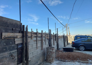 الانتهاء من بناء سور لمدرسة ذكور السموع الأساسية