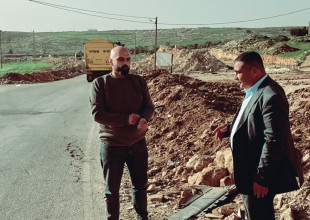 البلدية والارتباط المدني جنوب الخليل يتفقدون أوضاع غوين