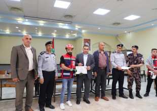الدفاع المدني يُخَرِّج دورة متطوعين في السموع بدعم من بلديتها