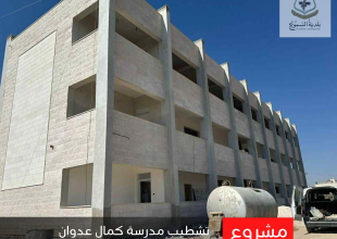 رئيس البلدية يتفقد مشروع تشطيب مدرسة كمال عدوان