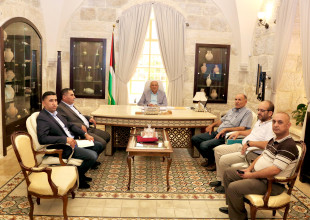 بلدية السموع تبحث التعاون مع وزارة السياحة والآثار