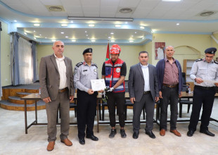 الدفاع المدني يُخَرِّج دورة متطوعين في السموع بدعم من بلديتها