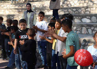 ابتسامات أطفال  "غوين والسيميا" تضيء فعالية ترفيهية  نوعية