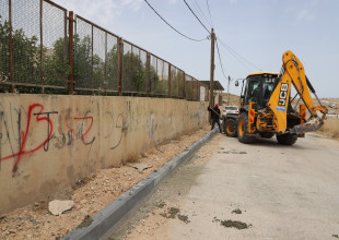 البلدية تواصل أعمال التدخل في عدد من الطرق تمهيدًا لتعبيدها