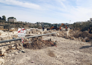 استمرار العمل في مشروع تأهيل طرق داخلية بمنطقتي أم غانم وواد جحيش