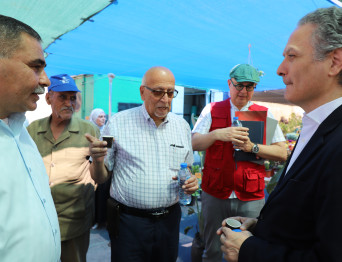 القنصل الإسباني ومعهد أريج يزوران جمعية السموع التعاونية الزراعية ويطّلعان على مشاريع الاقتصاد الدائري والشراكة التنموية