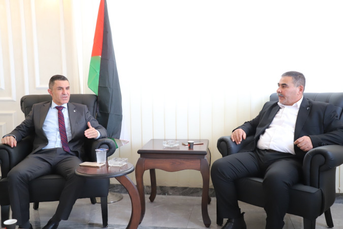 زيارة وفد من البنك العربي بلدية السموع