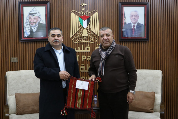 البلدية تبحث مع المحافظة آليات تحسين الخدمات المقدمة للمواطنين