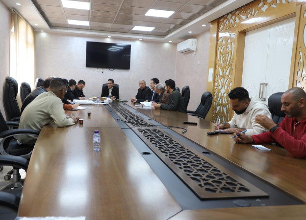 فتح  عطاء تأهيل وتعبيد طرق داخلية