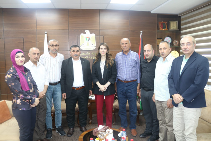 البلدية تبحث مع وزارة العمل سبل التعاون المشترك