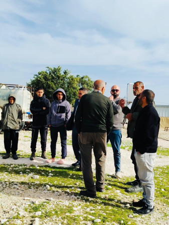 البلدية والارتباط المدني جنوب الخليل يتفقدون أوضاع غوين