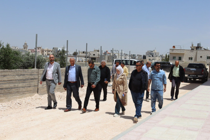 البلدية ووزارة التعليم تتابعان مشروع مدرسة كمال عدوان