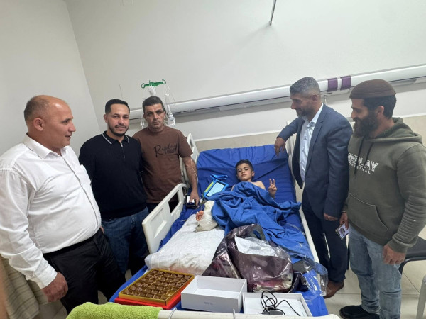 رئيس البلدية يطمئن على الوضع الصحي للطفل الرواشدة في المشفى الأهلي