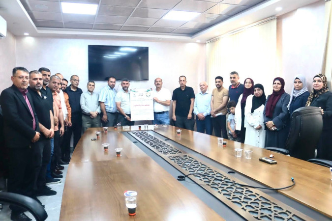 وفد المكتب الحركي للمعلمين يبحث مع البلدية تطوير العملية التعليمية في جنوب الخليل