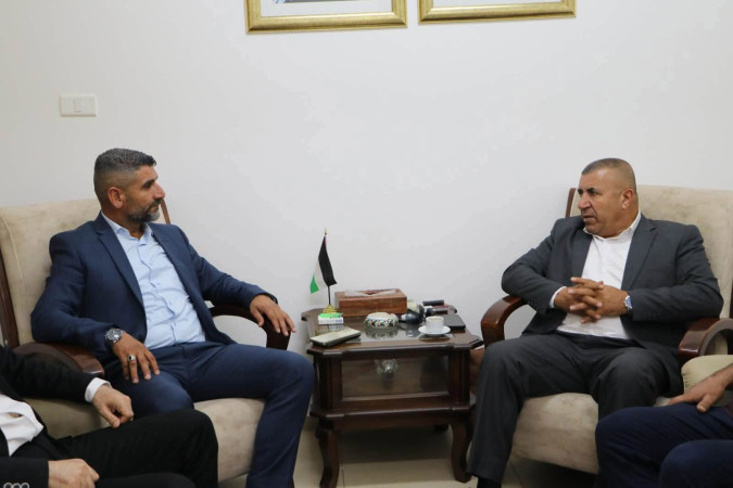 البلدية تبحث مع محافظ الخليل احتياجات البلدة وسبل تعزيز الخدمات