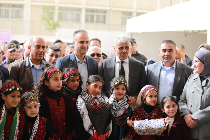 وزير التربية والتعليم يفتتح مدارس ومكتبًا للتعليم ويضع حجر الأساس ويقر أولوية مشاريع تعليمية في السموع