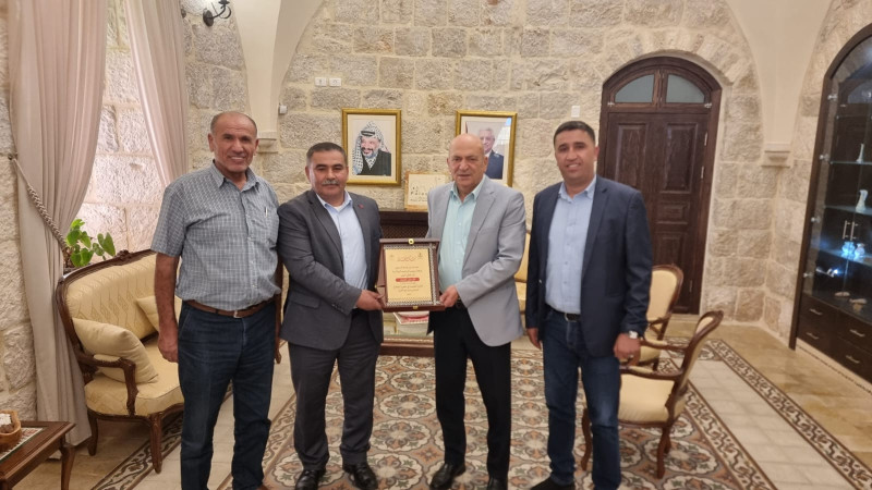 بلدية السموع تبحث التعاون مع وزارة السياحة والآثار