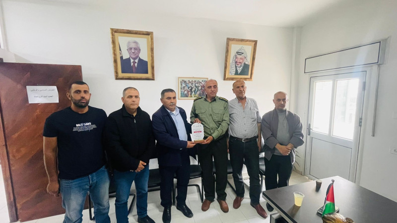 رئيس البلدية يزور مدير التوجيه السياسي والمعنوي في الخليل ويهنئه بمنصبه الجديد