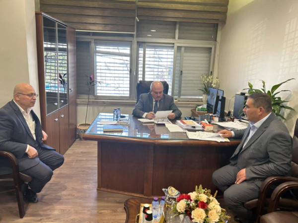 بلدية السموع تبحث احتياجاتها التنموية مع وزير الحكم المحلي