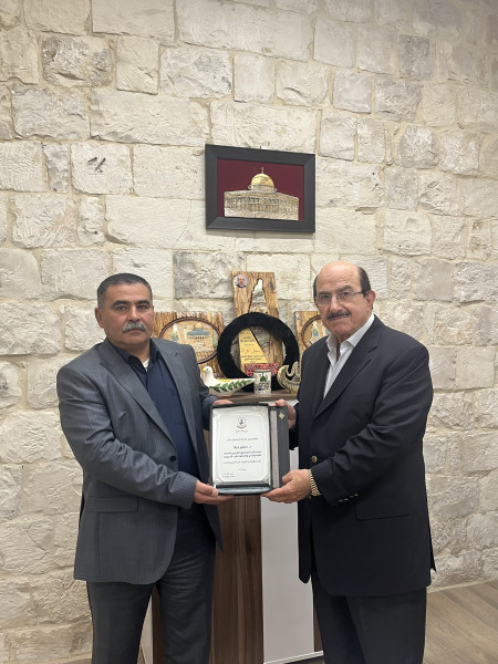 رئيس البلدية يلتقي مستشار الصندوق العربي في نابلس