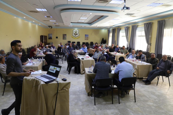 بلدية السموع تنفذ لقاء البيت المفتوح لعرض مخرجات تحديث الخطة التنموية المحلية