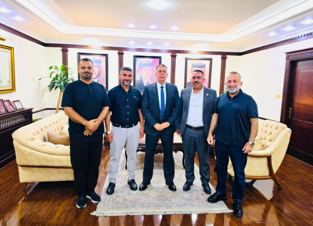 وفد من البلدية يزور وزير الداخلية الأردني  لتعزيز التعاون والدعم الإغاثي والاستثماري