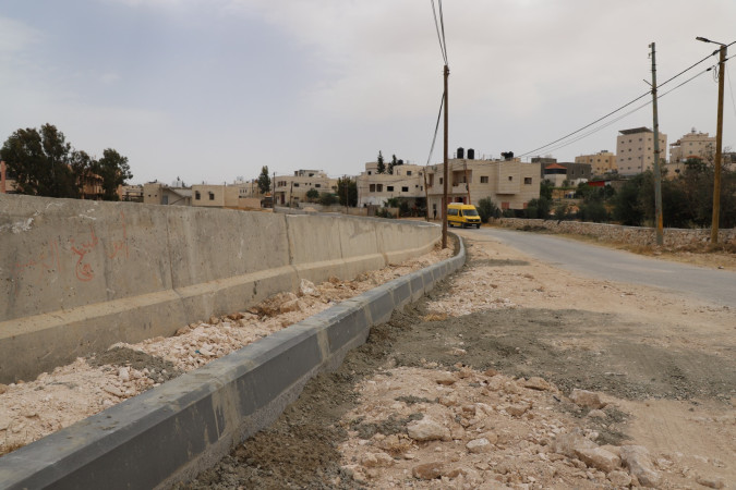 البلدية تواصل أعمال التدخل في عدد من الطرق تمهيدًا لتعبيدها